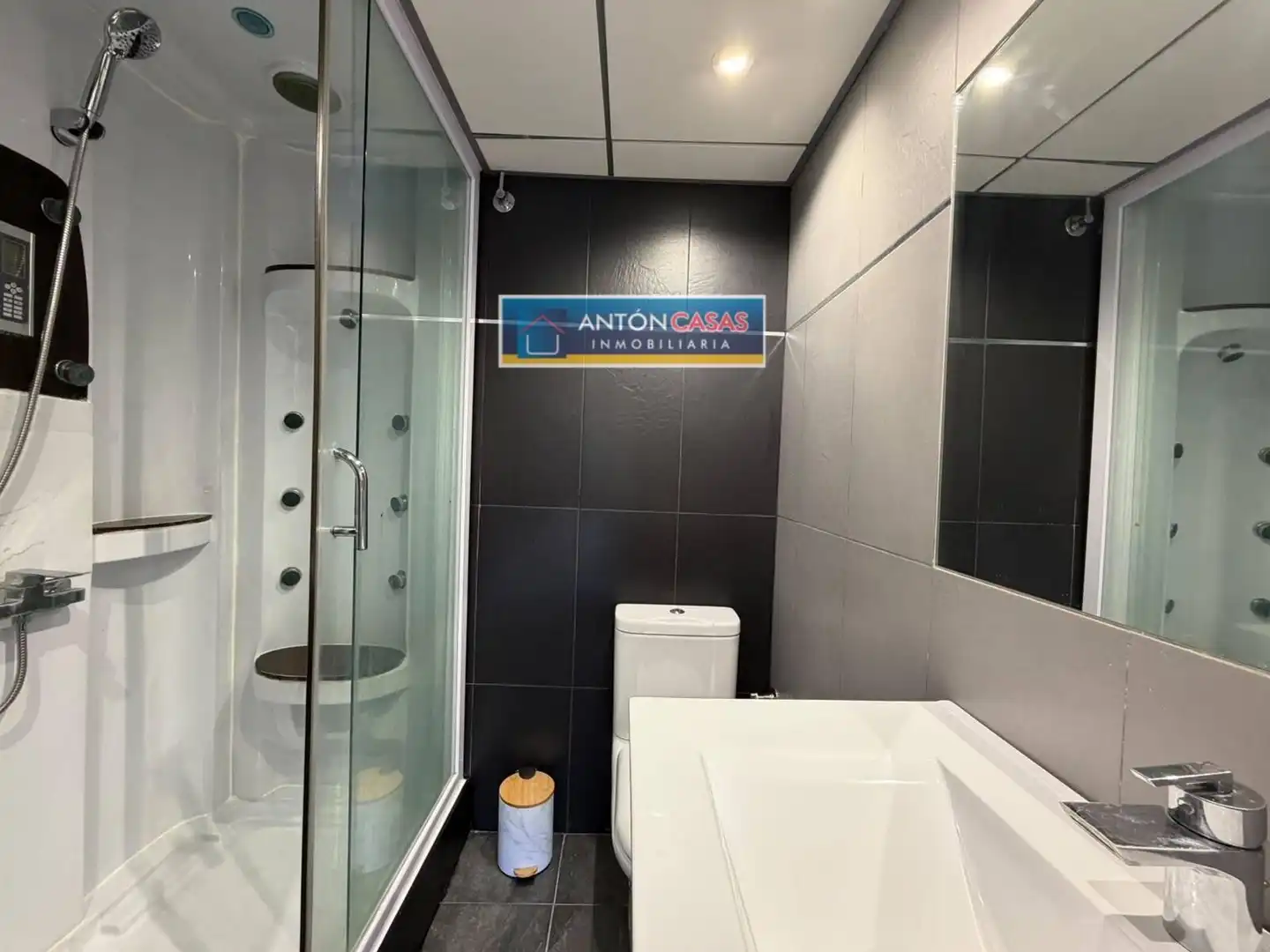 Bathroom of Flat for sale in Petrer  with Air Conditioner, Parquet flooring and Furnished