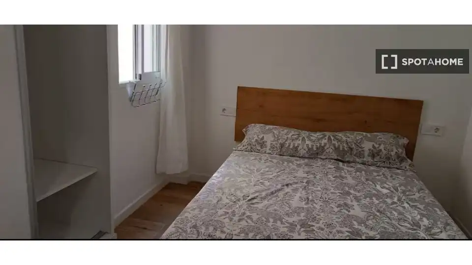 Habitación de Piso de alquiler en Valencia con Aire acondicionado, Calefacción y Amueblado