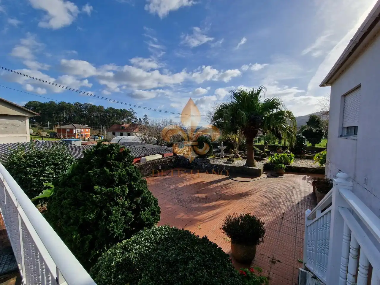 Vista exterior de Casa o xalet en venda en O Rosal   amb Calefacció, Jardí privat i Terrassa