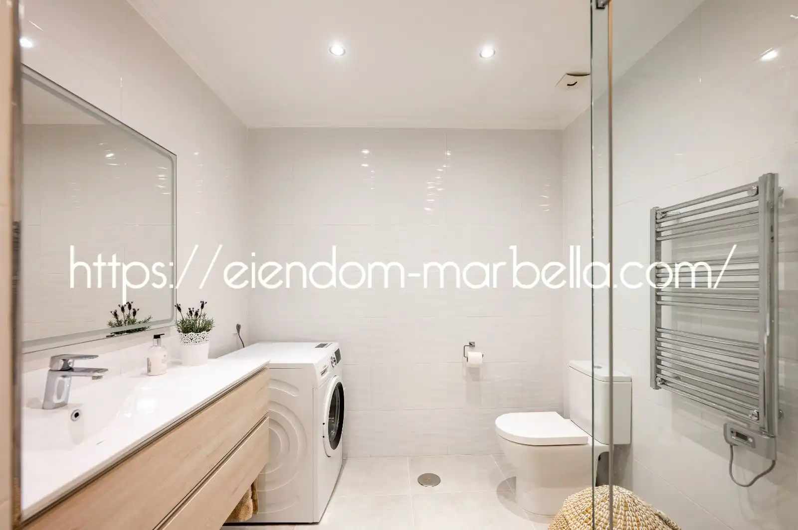 Bathroom of Apartments for sale in Marbella  with Air Conditioner, Heating and Terrace