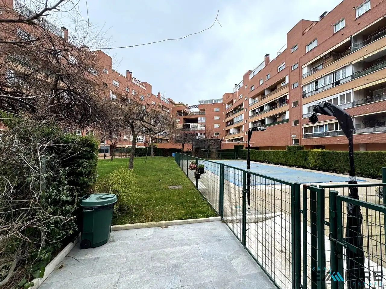 Vista exterior de Dúplex en venta en Parla con Aire acondicionado, Calefacción y Terraza