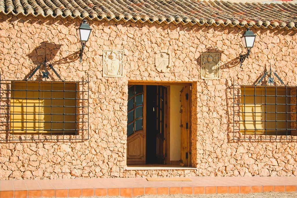 Vista exterior de Finca rústica en venda en Jumilla amb Moblat