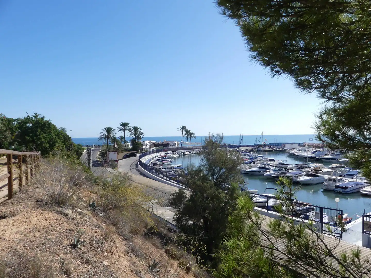 Außenansicht von Wohnungen zum Verkauf in Orihuela mit Klimaanlage, Heizung und Terrasse