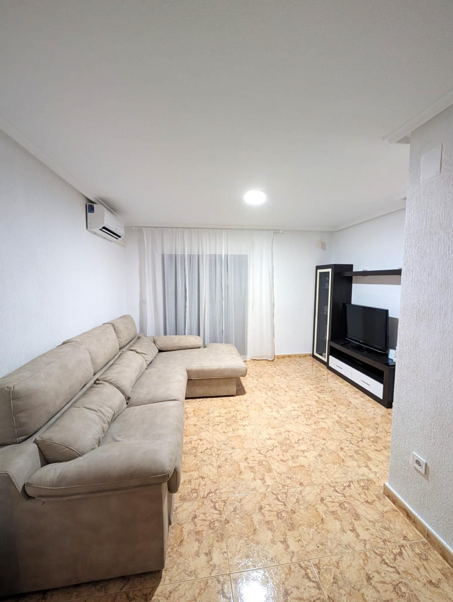 Living room of Apartment to rent in Torrevieja  with Air Conditioner, Terrace and Community pool
