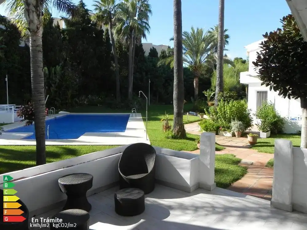 Jardí de Planta baixa de lloguer en Marbella amb Aire condicionat, Terrassa i Piscina