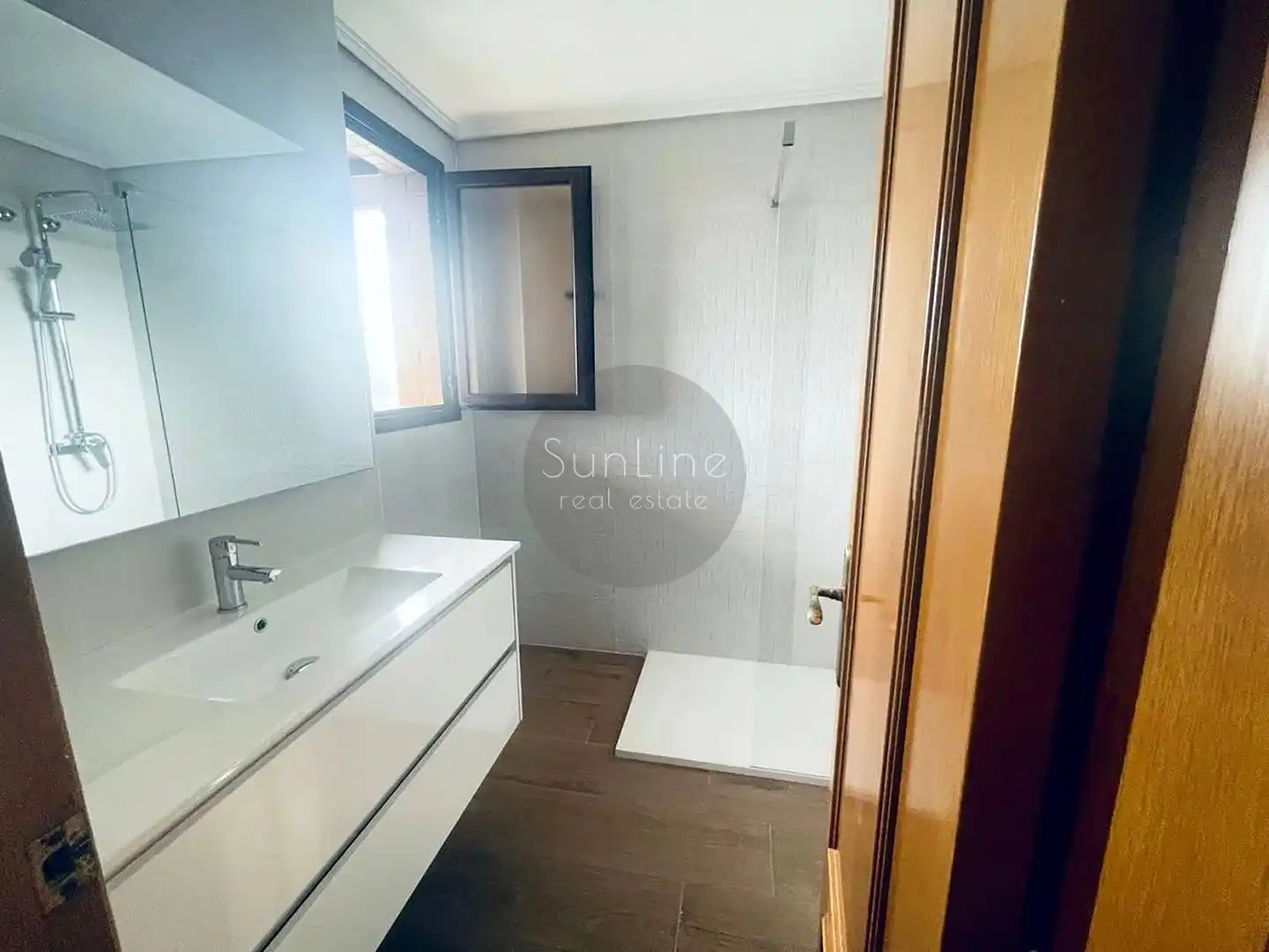 Bathroom of Flat for rent in Valencia  with Balcony and Pets allowed