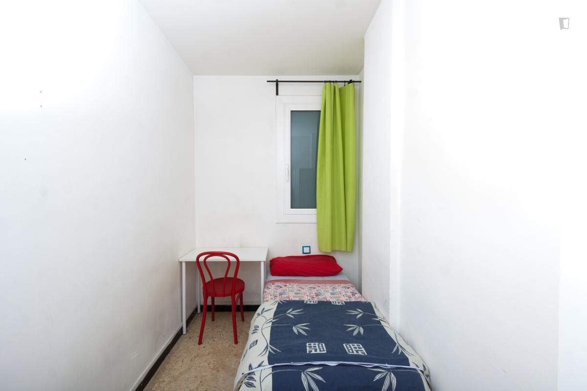 Apartment to share in La Marina del Port