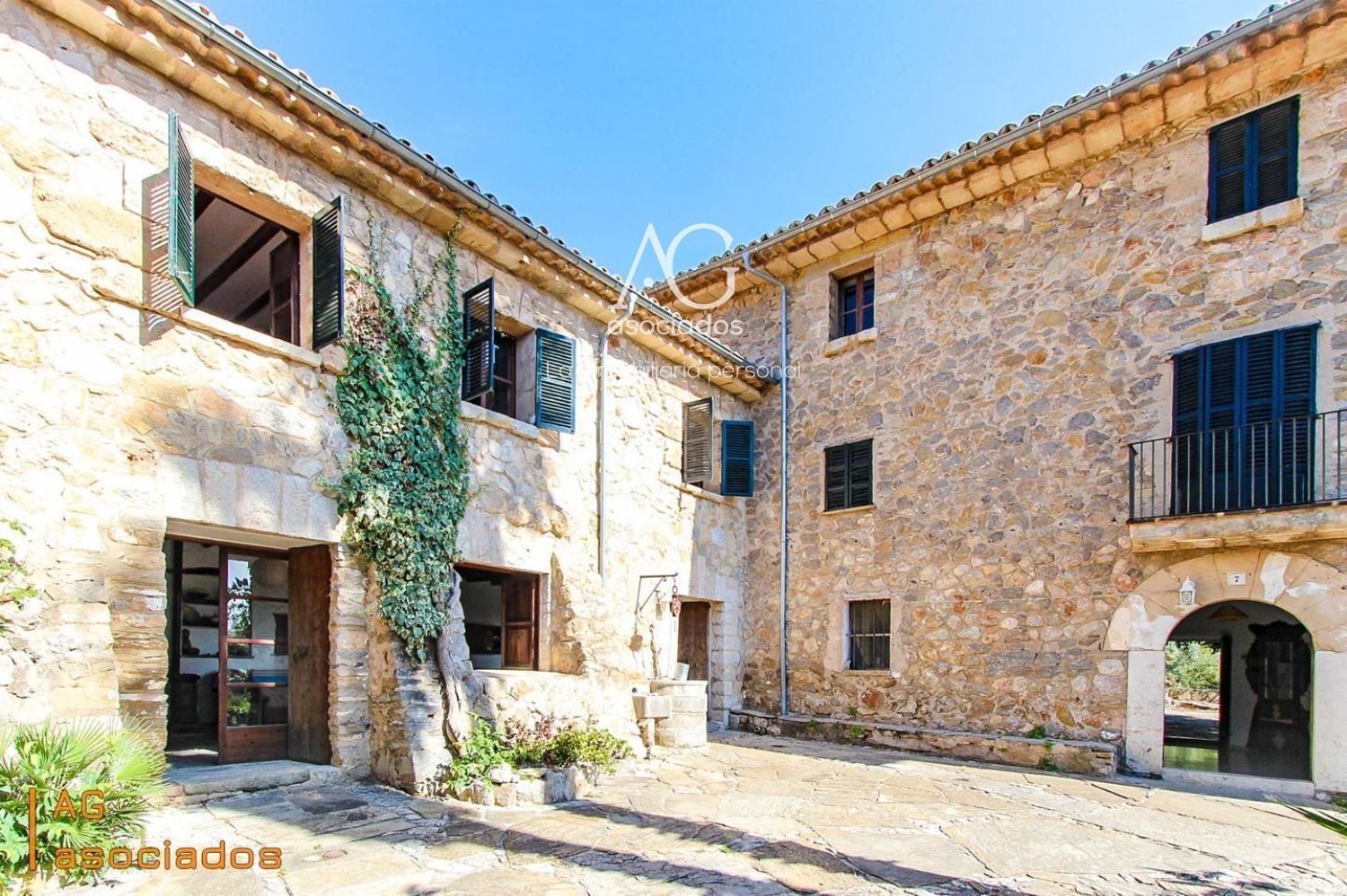 Exterior view of House or chalet for sale in Estellencs  with Terrace, Swimming Pool and Community pool