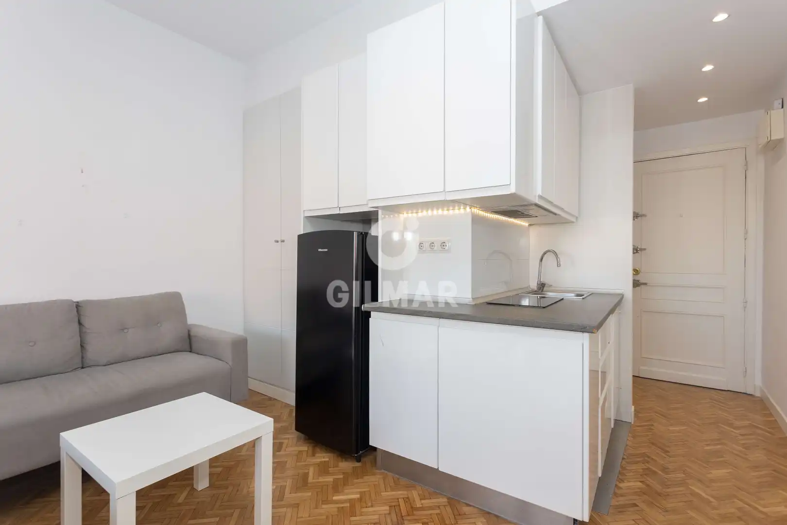 Cocina de Piso en venta en Madrid con Calefacción y Balcón