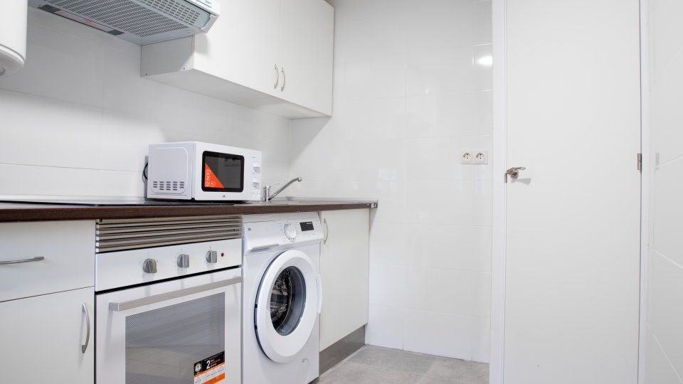 Küche von Wohnungen zur Miete in  Madrid Capital mit Möbliert, Waschmaschine und Mikrowelle