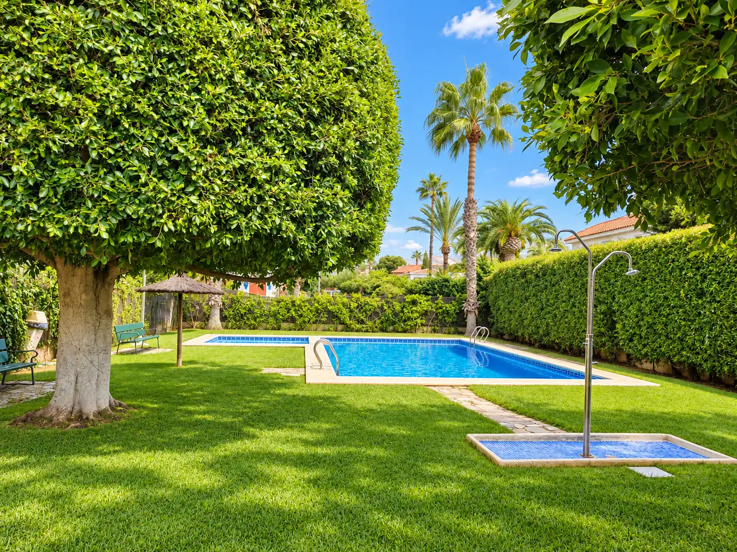 Swimming pool of Detached homes for sale in Pueblo Español - Coveta Fumá