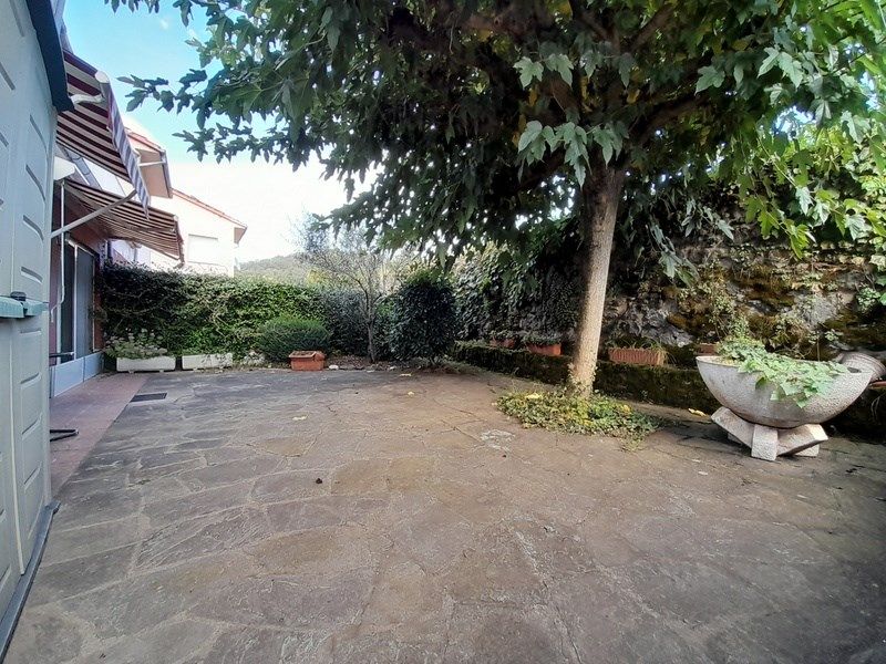 Jardí de Casa adosada en venda en Olot amb Calefacció, Terrassa i Moblat