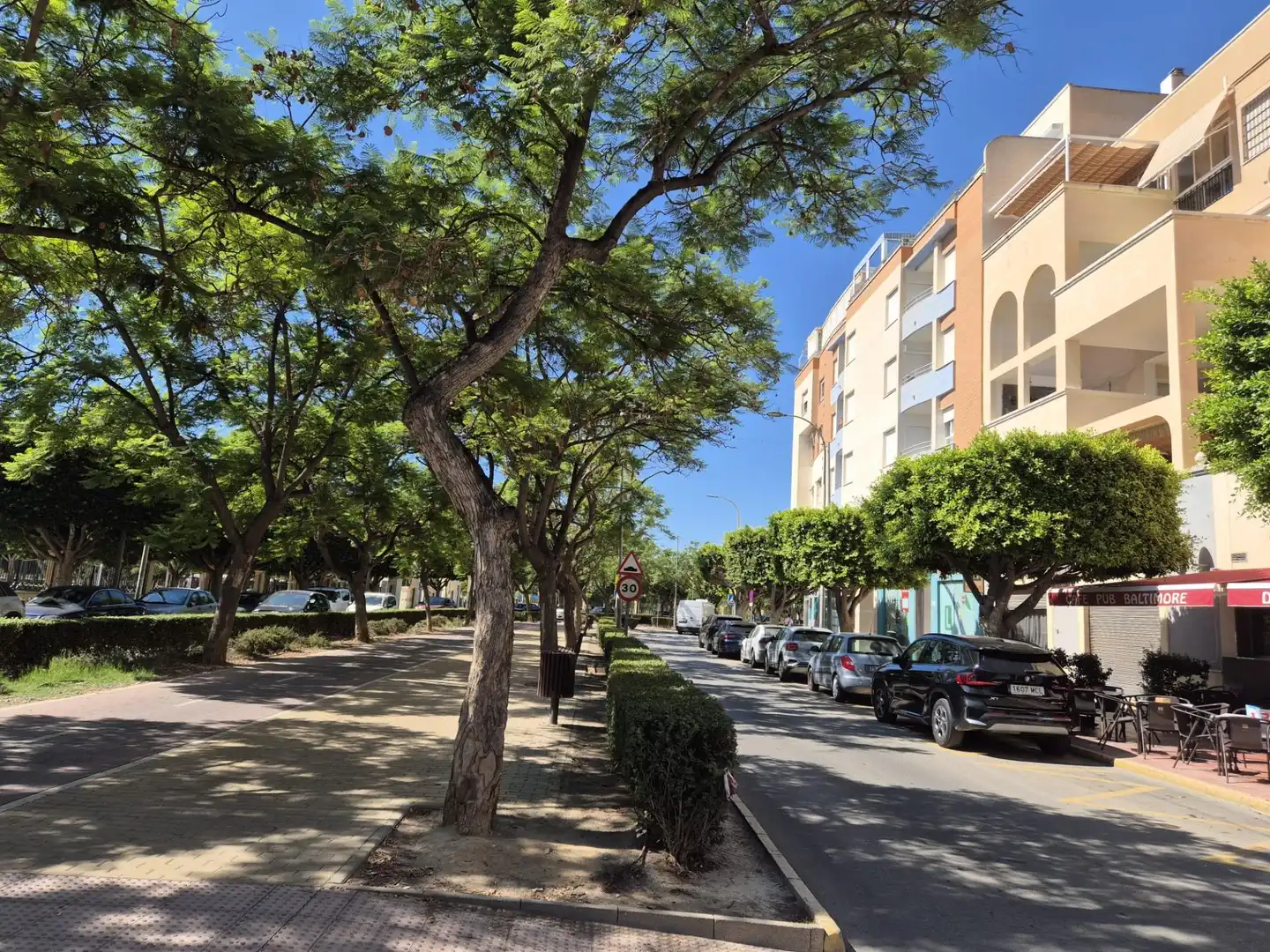 Vista exterior de Piso en venta en El Ejido con Aire acondicionado, Terraza y Amueblado