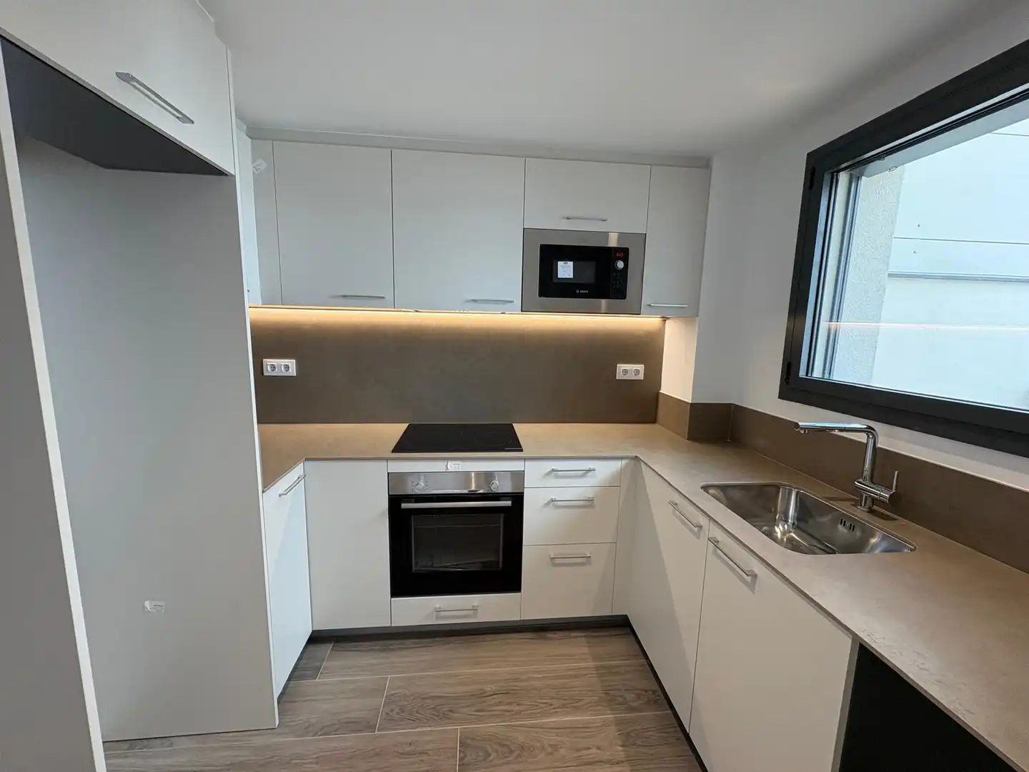 Cuina de Dúplex de lloguer en Sabadell amb Aire condicionat, Calefacció i Terrassa