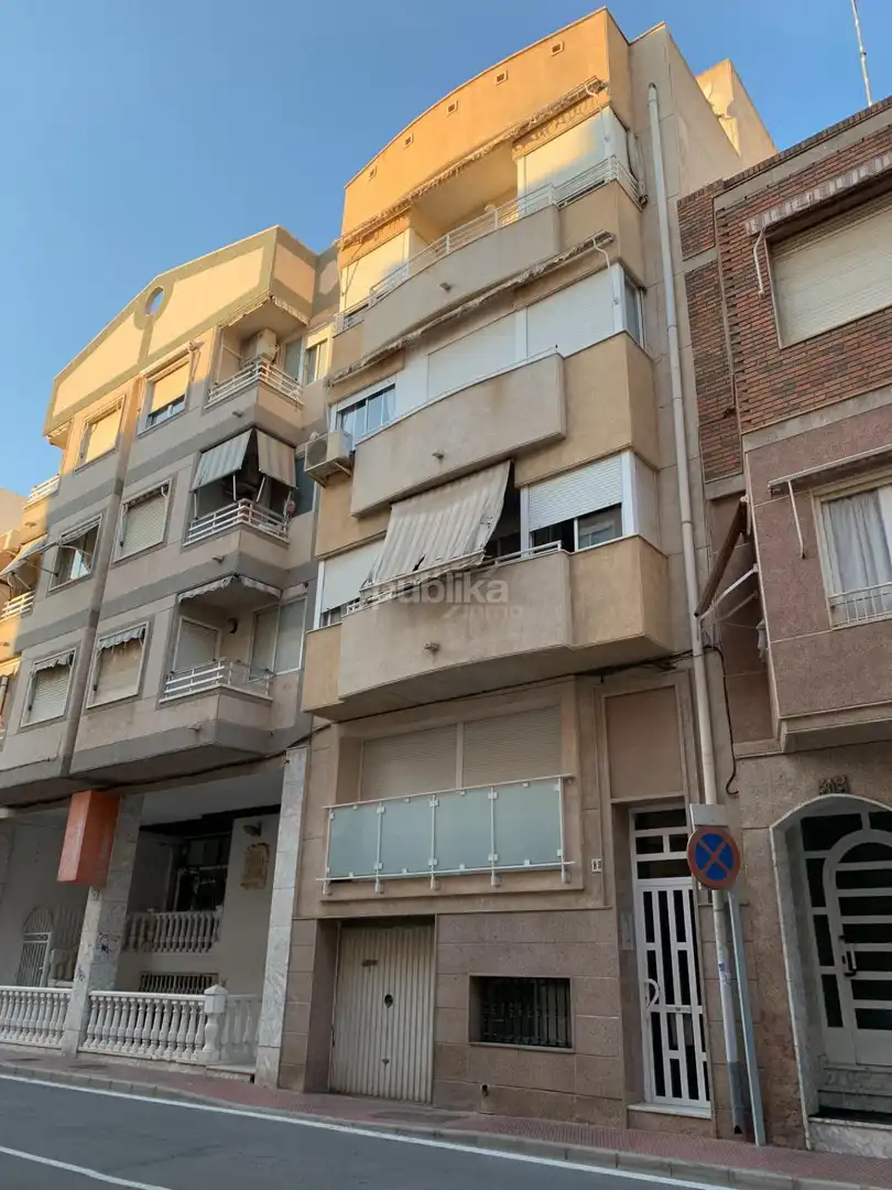 Vista exterior de Pis en venda en Santa Pola amb Aire condicionat, Calefacció i Moblat