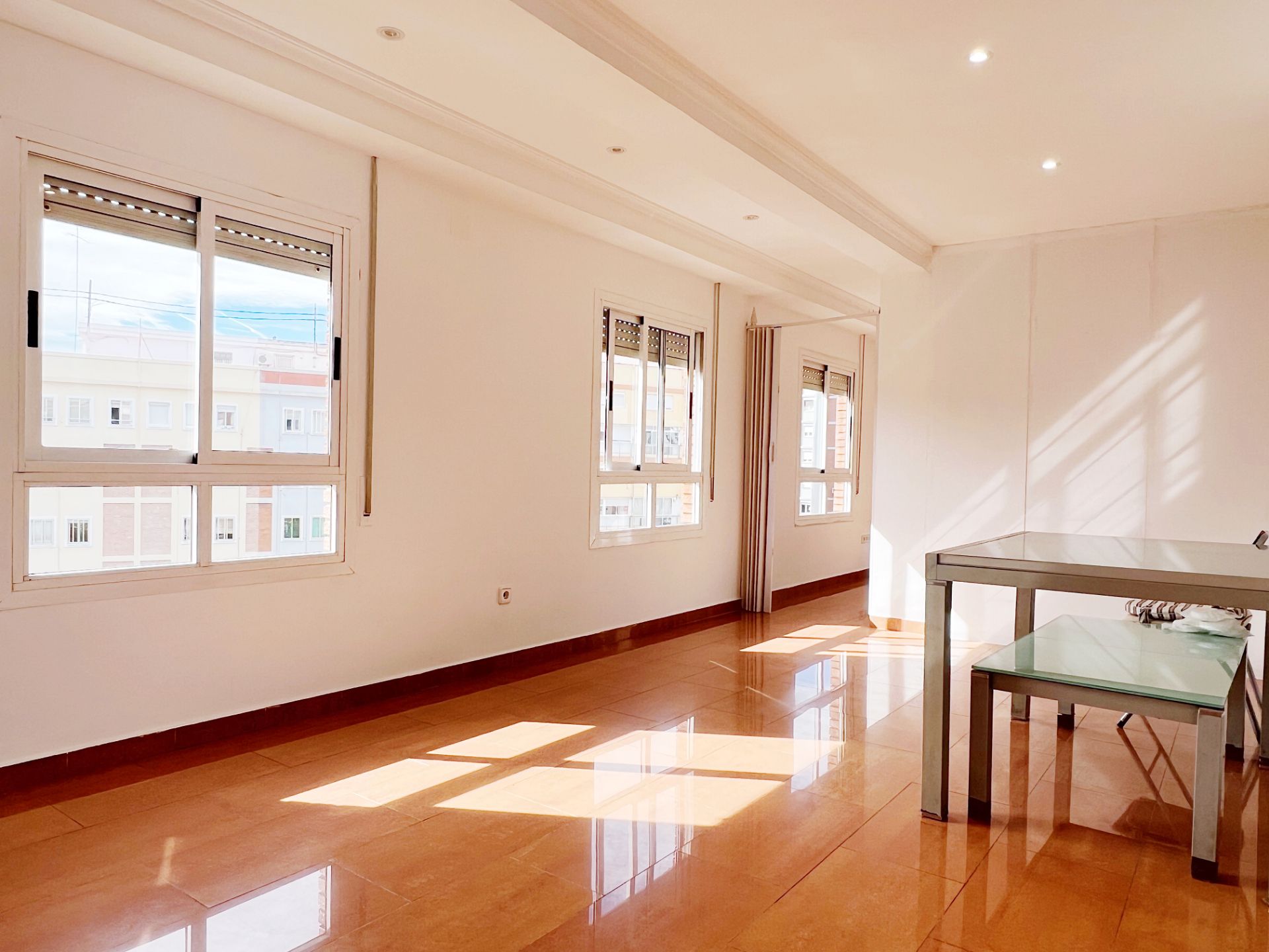 Exterior view of Flat for sale in  Valencia Capital  with Air Conditioner and Balcony