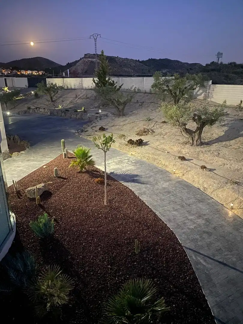 Jardí de Casa o xalet en venda en Elda amb Aire condicionat, Jardí privat i Terrassa