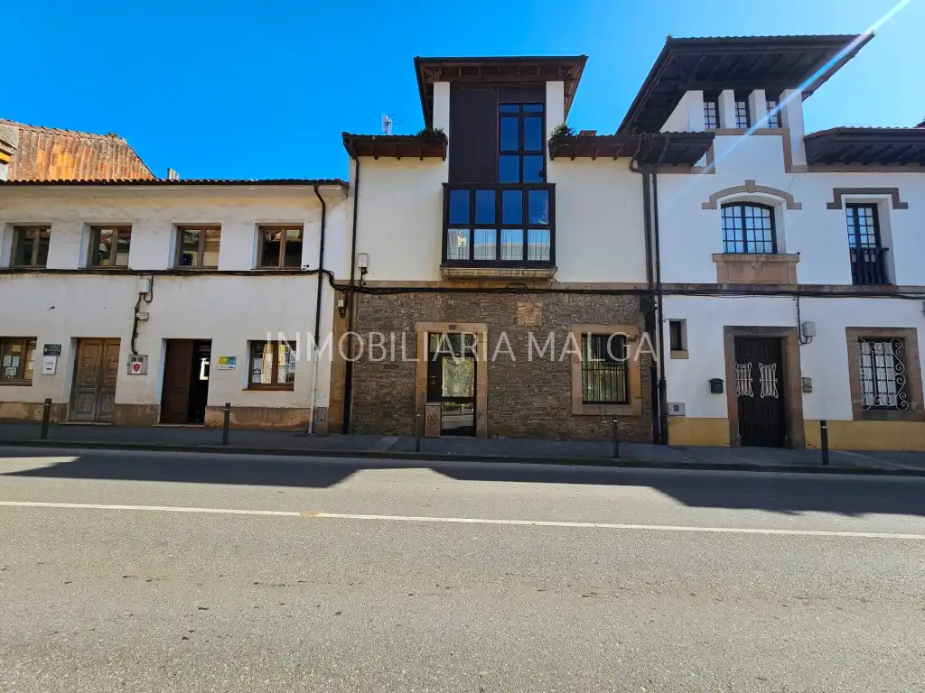 Vista exterior de Casa adosada en venda en Colunga amb Calefacció, Parquet i Terrassa
