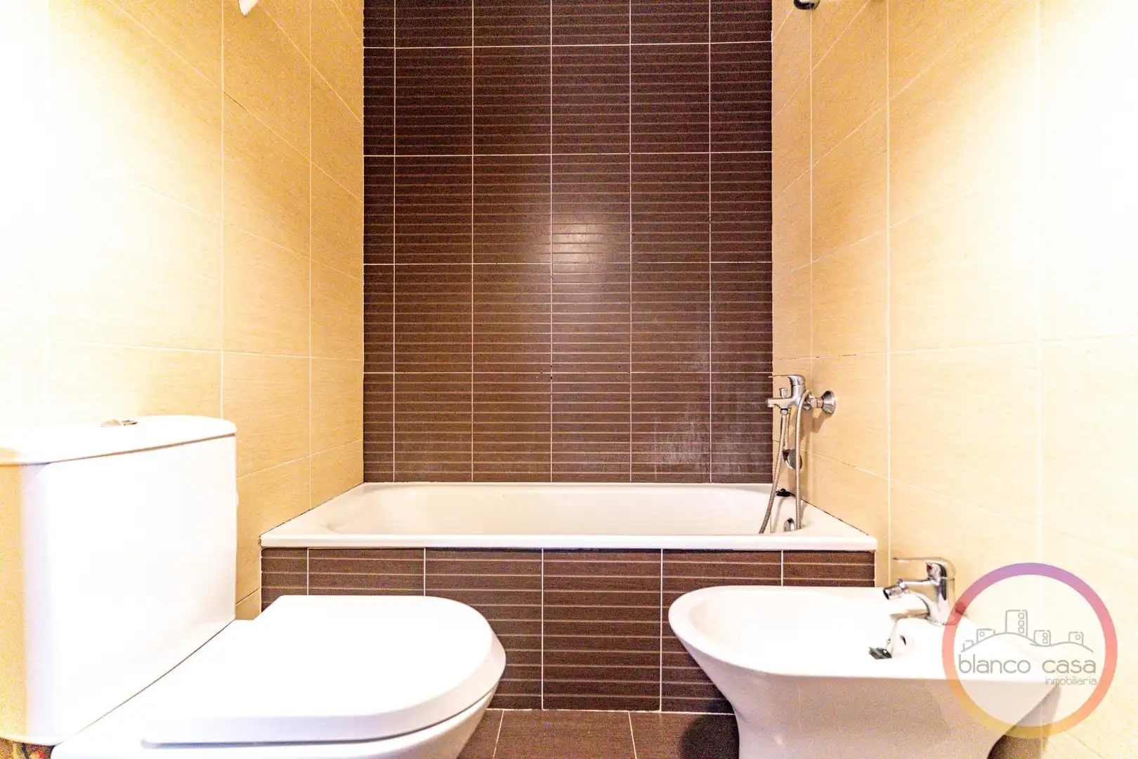 Baño de Piso en venta en Carballo con Calefacción, Amueblado y Balcón
