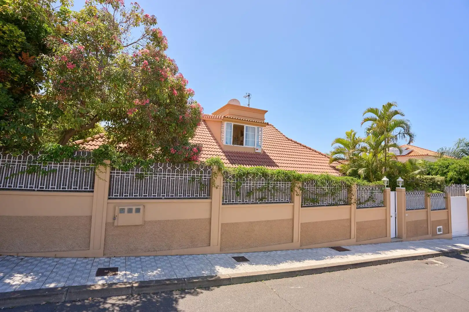 Vista exterior de Casa o chalet en venta en Santa Úrsula con Aire acondicionado, Calefacción y Jardín privado