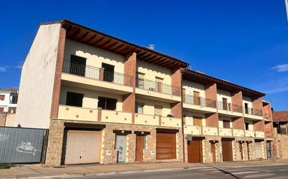 Vista exterior de Casa adosada en venda en Larraga amb Terrassa i Balcó