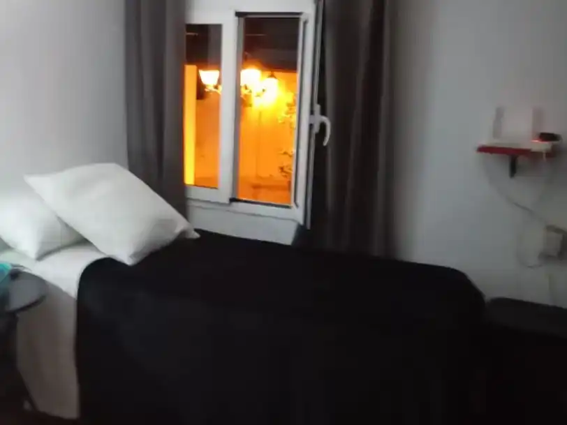 Dormitori de Casa adosada per a compartir en Sanlúcar la Mayor amb Aire condicionat i Moblat