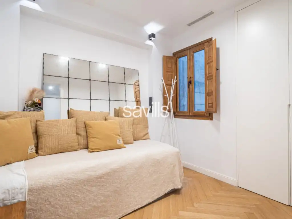 Dormitori de Apartament en venda en Barcelona amb Aire condicionat, Terrassa i Forn