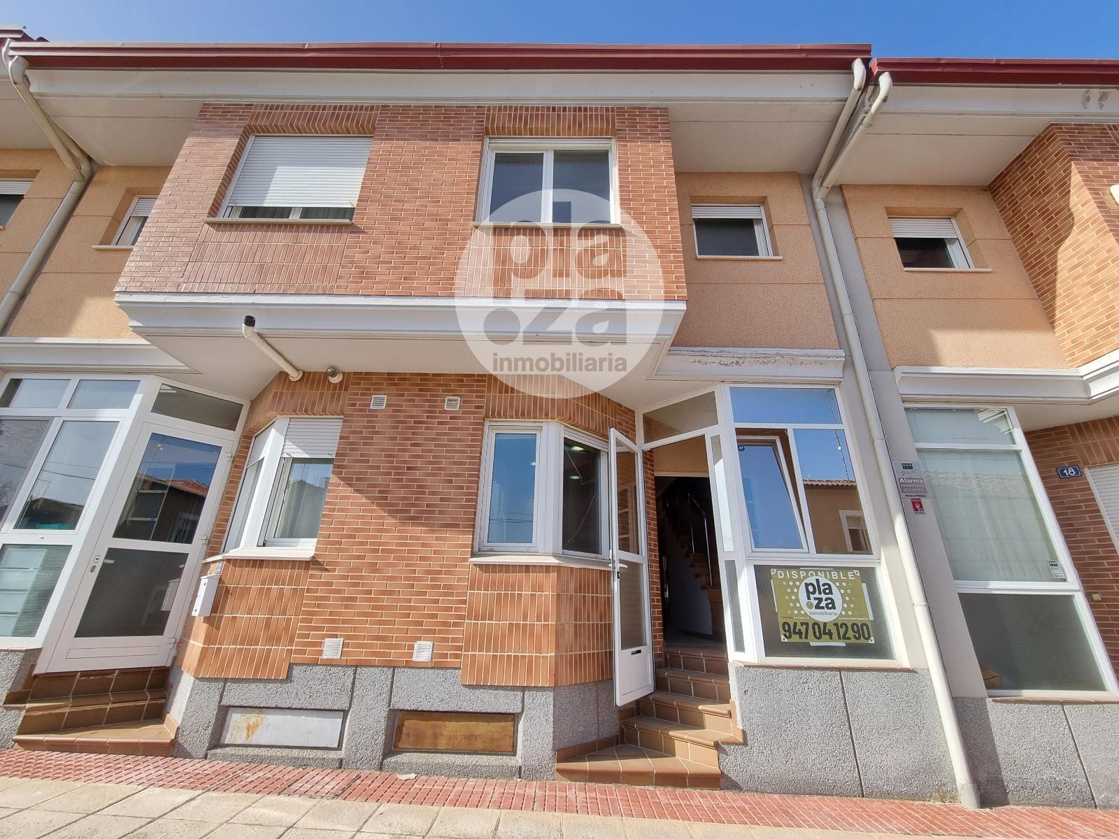 Vista exterior de Casa adosada en venda en Burgos Capital amb Calefacció i Jardí privat