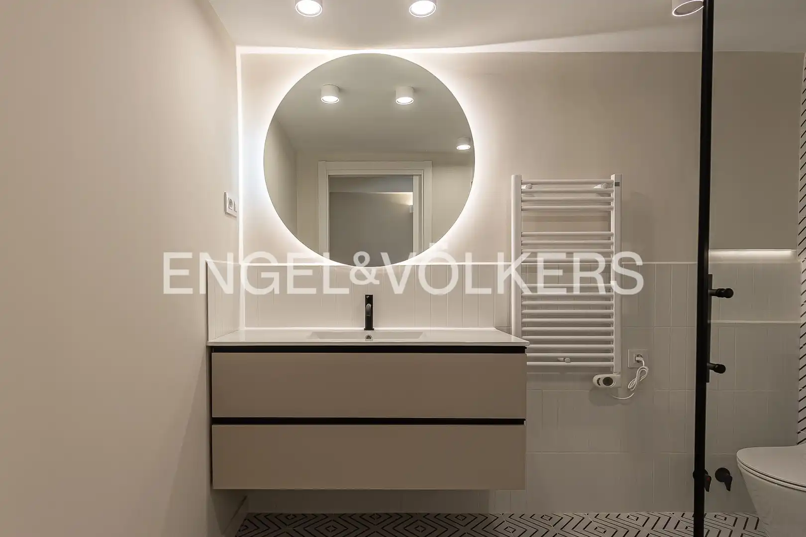Badezimmer von Maisonette zum Verkauf in Madrid mit Klimaanlage, Heizung und Terrasse
