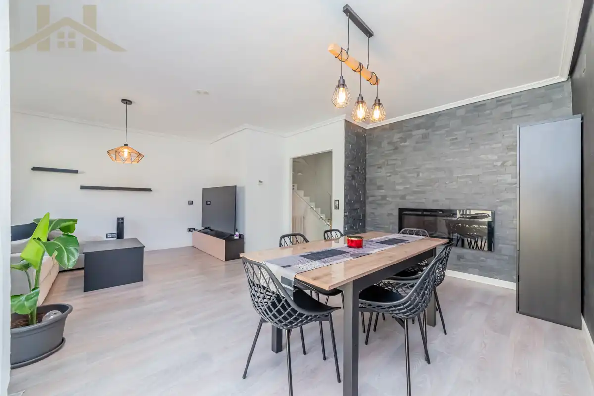 Casa aparellada amb jardí en venda a Calle Camilo José Cela, imagen 3