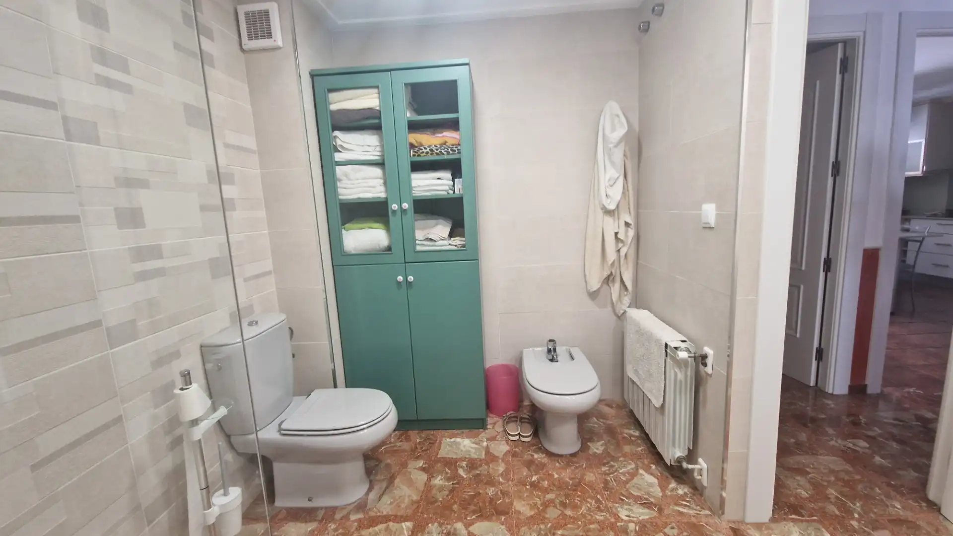 Baño de Casa adosada en venta en Pineda de Mar con Aire acondicionado, Calefacción y Jardín privado