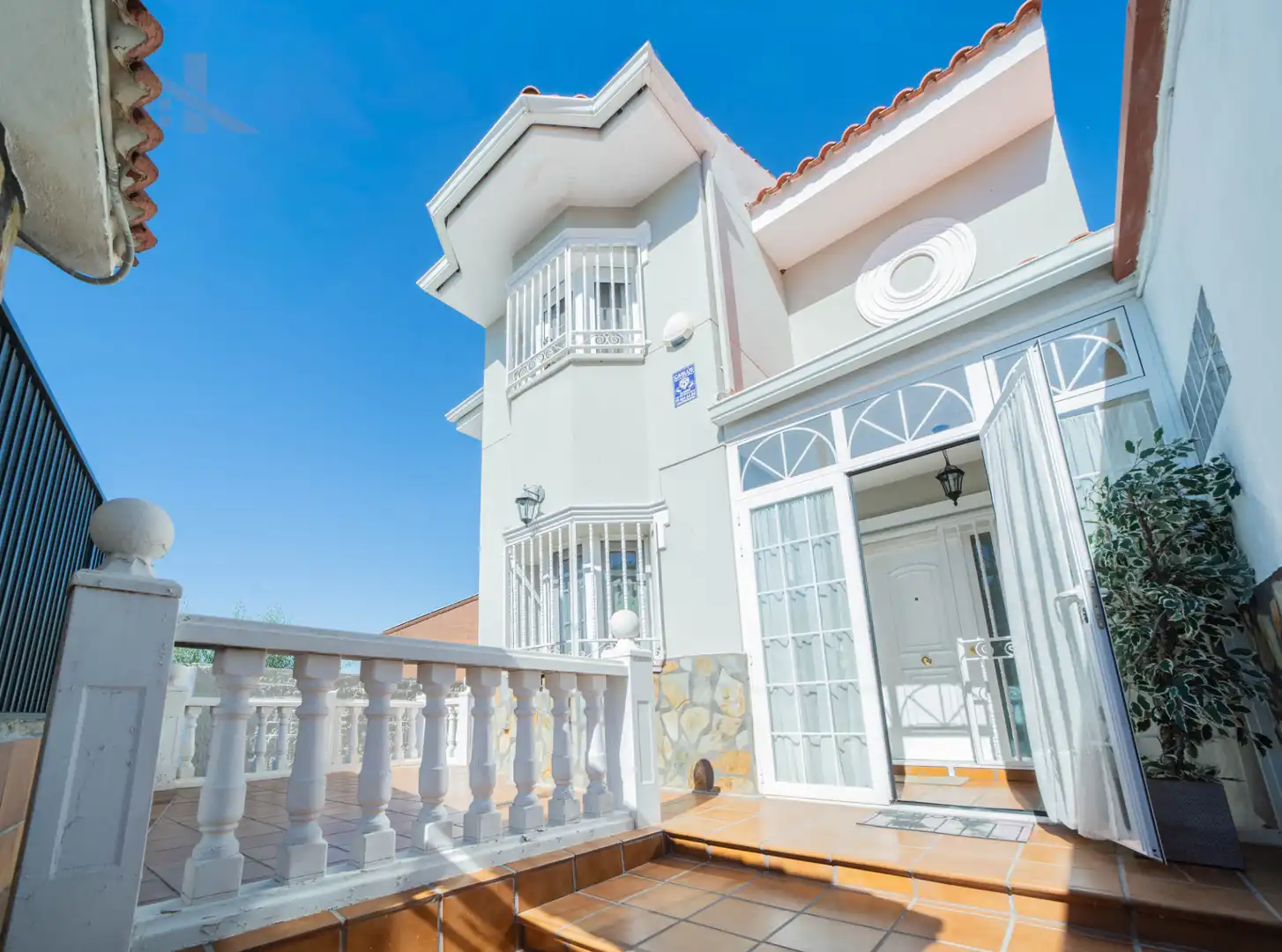 Exterior view of Houses for sale in Moraleja de Enmedio, Madrid
