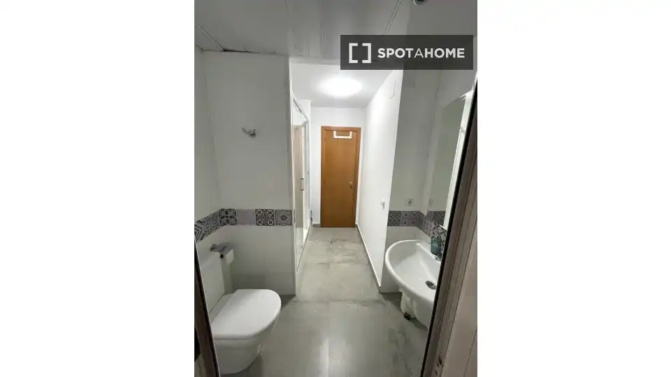 Baño de Piso para compartir en Cerdanyola del Vallès con Aire acondicionado, Calefacción y Terraza