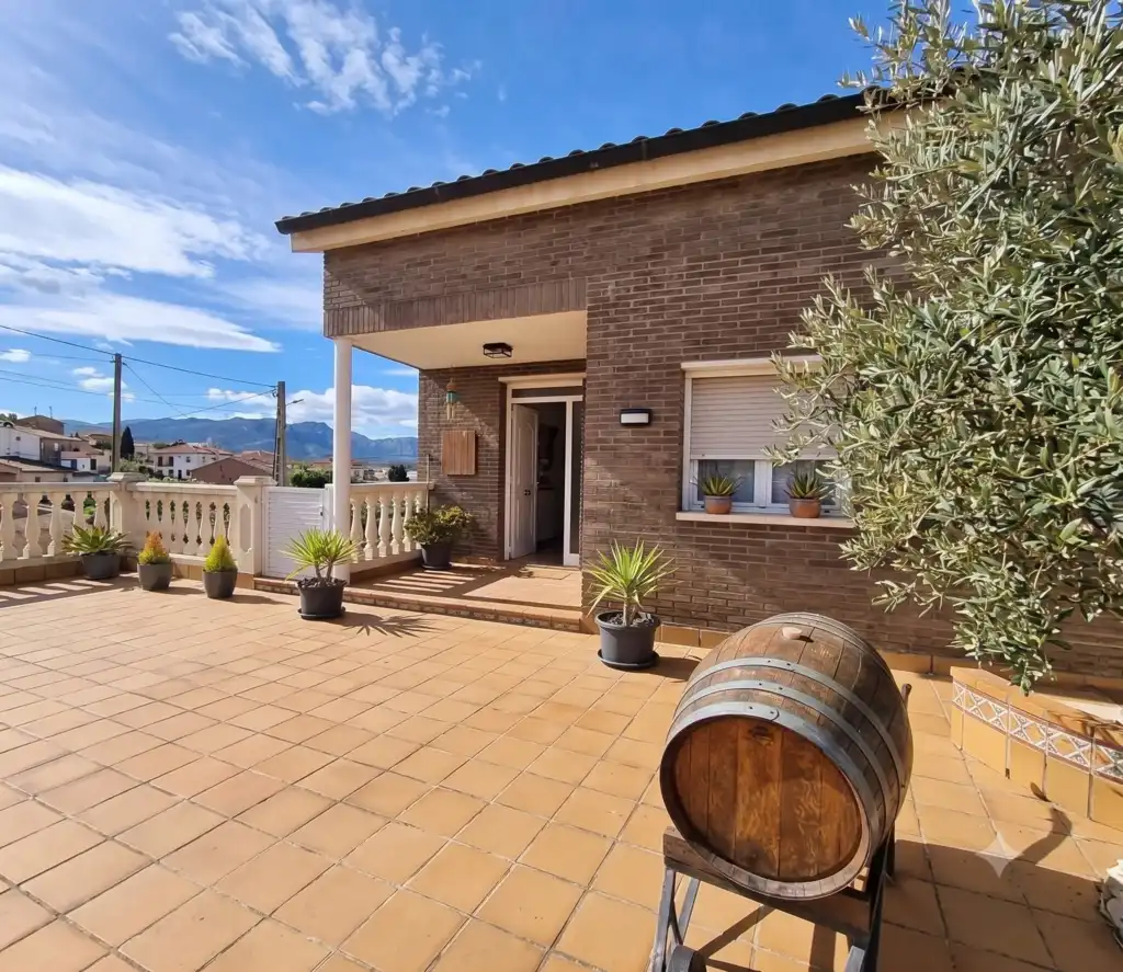 Vista exterior de Casa o xalet en venda en Terrassa amb Aire condicionat, Jardí privat i Terrassa