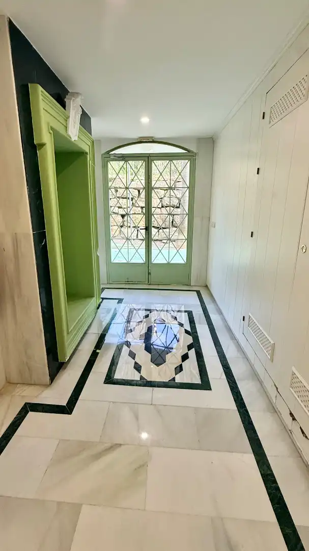 Wohnung zum Verkauf in Marbella mit Klimaanlage, Terrasse und Abstellraum
