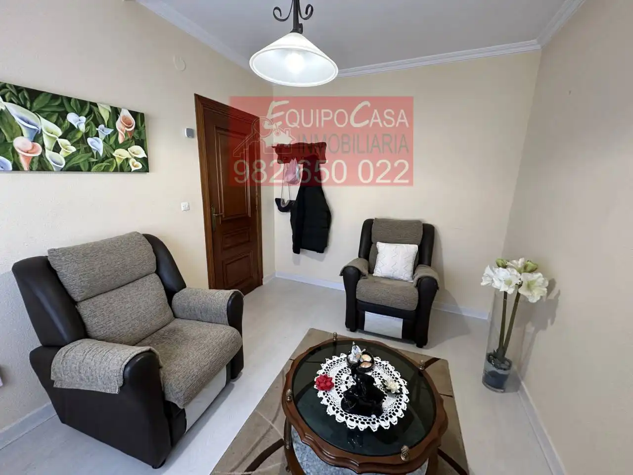 Sala d'estar de Casa o xalet en venda en Lugo amb Calefacció, Jardí privat i Parquet