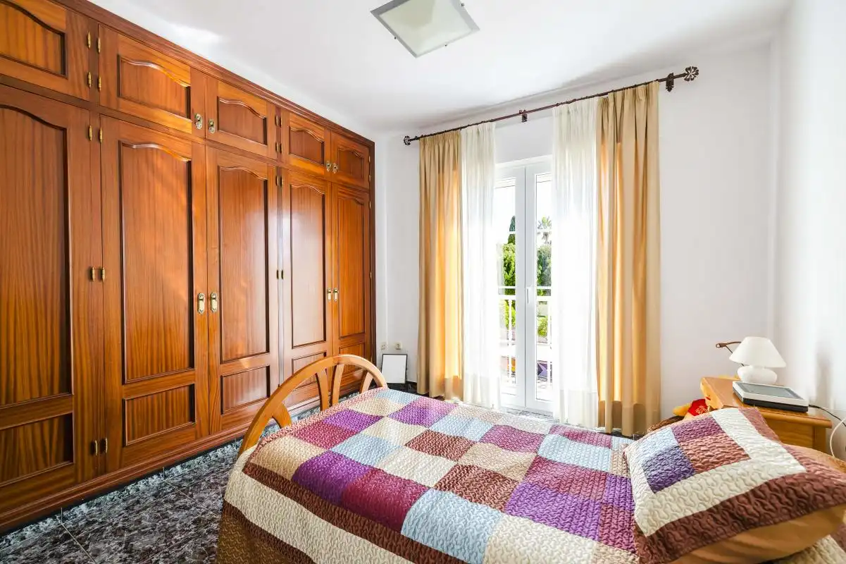 Dormitori de Casa adosada en venda en Benalmádena amb Aire condicionat, Calefacció i Jardí privat