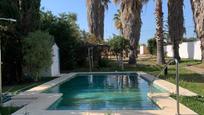 Piscina de Casa o xalet en venda en Chiclana de la Frontera amb Aire condicionat, Calefacció i Jardí privat