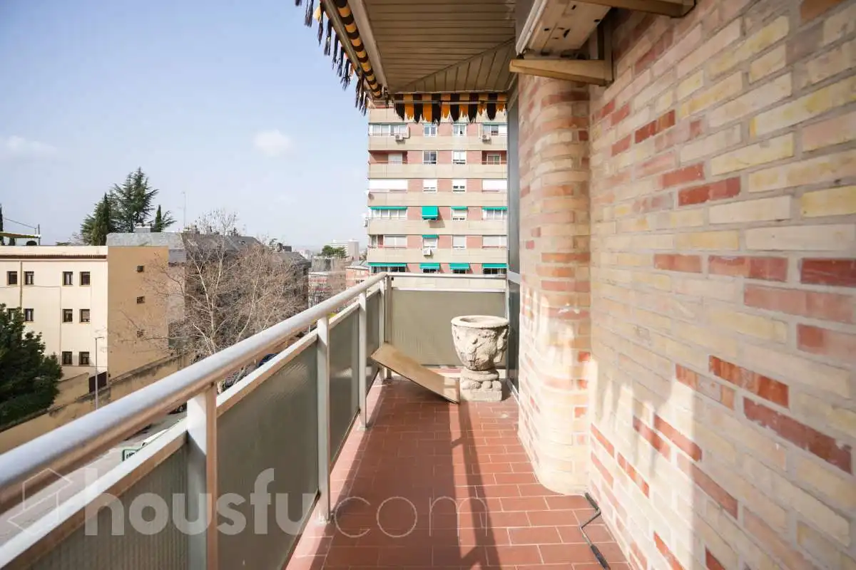 Flat for sale in Calle Santiago Rusiñol, Ciudad Universitaria