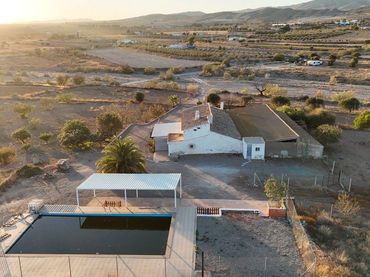 Haus mit Pool zum Verkauf in Avenida de Almería 21
