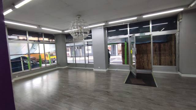Local comercial en Venta en Zubiaurre Kalea en Ermua