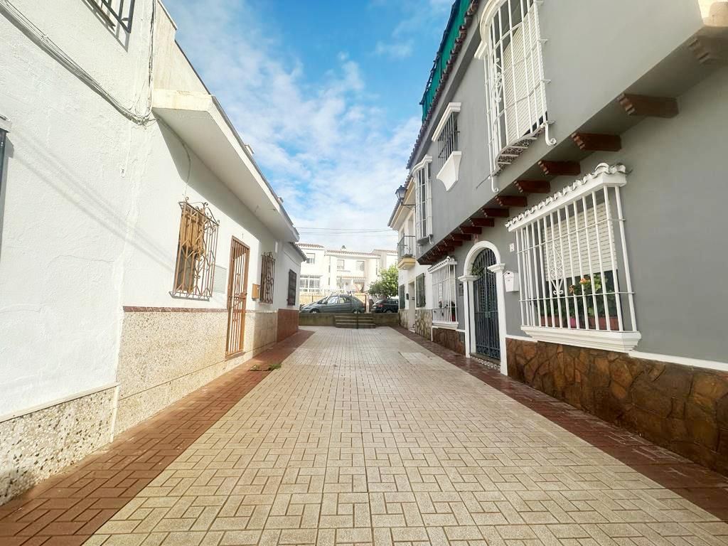 Exterior view of Single-family semi-detached for sale in Vélez-Málaga