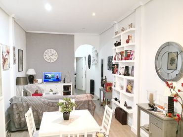 Piso con ascensor en venta en Calle del Lago Constanza