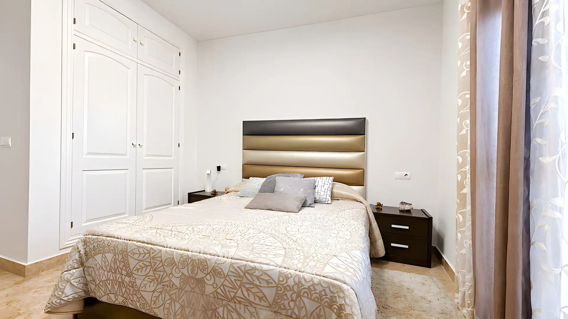 Habitación de Planta baja en venta en Marbella con Aire acondicionado, Terraza y Trastero