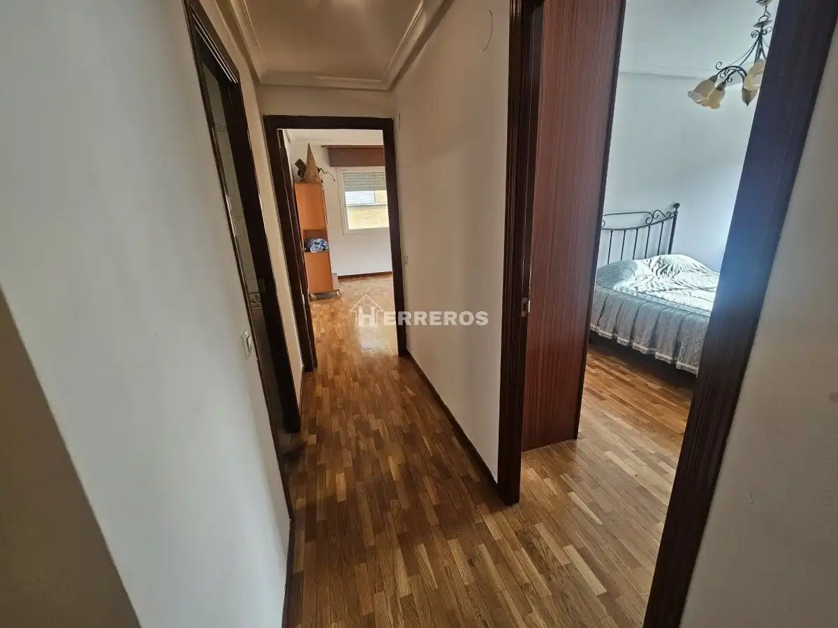 Piso en venta en  Logroño con Calefacción, Parquet y Trastero
