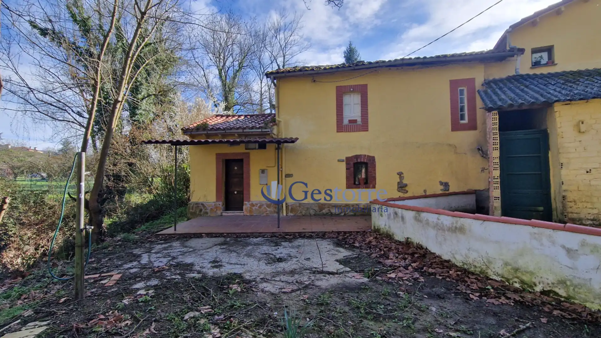 Vista exterior de Casa adosada en venta en Oviedo 