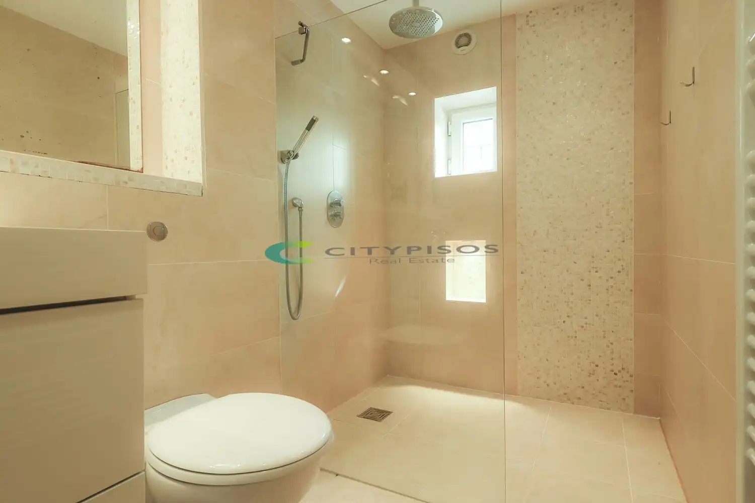 Bathroom of Flat for sale in Barcelona  with Air Conditioner, Heating and Parquet flooring