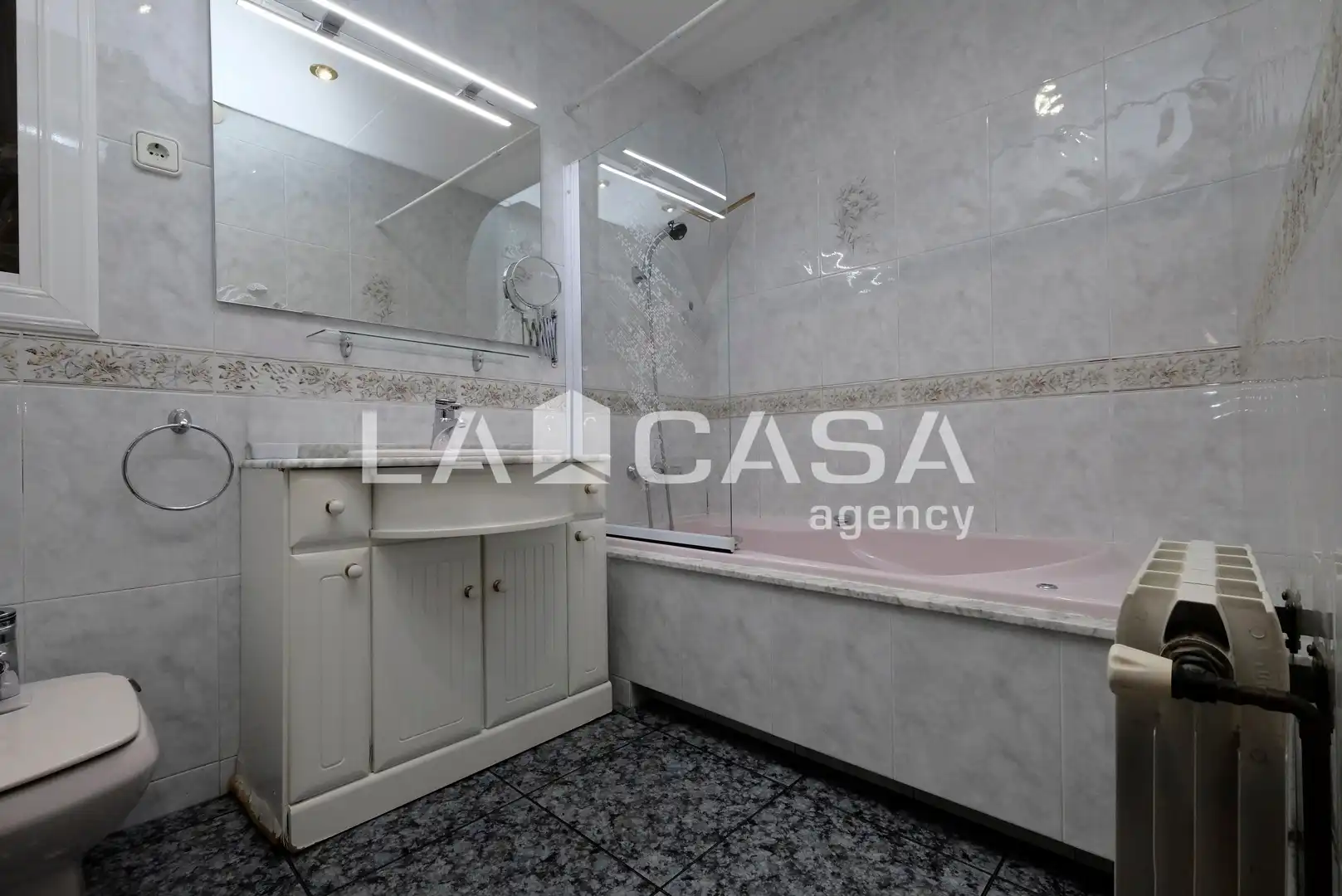 Bathroom of Flat for sale in Barcelona  with Heating and Terrace