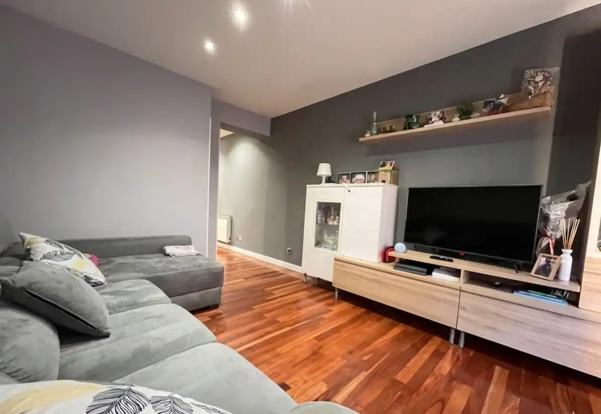Sala d'estar de Pis en venda en Vitoria - Gasteiz amb Calefacció, Parquet i Traster