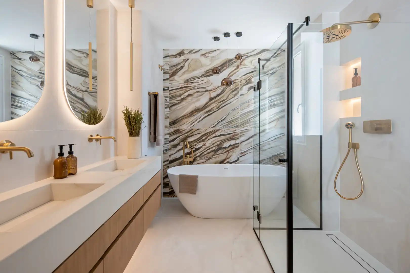 Badezimmer von Dachboden zum Verkauf in Marbella mit Klimaanlage, Terrasse und Schwimmbad